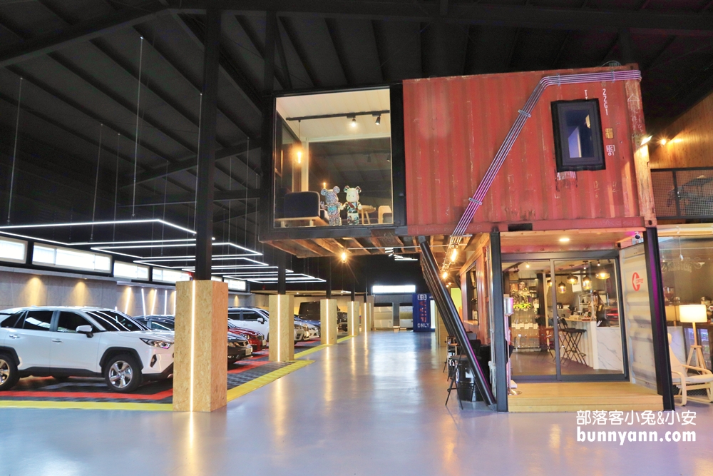 台中》一定要去！WIP GARAGE/COFFEE，F1電動車、親子遊戲室隨你玩，車聚好地方！