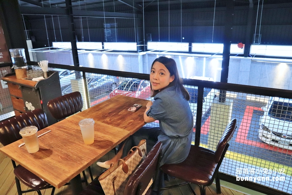 台中》一定要去！WIP GARAGE/COFFEE，F1電動車、親子遊戲室隨你玩，車聚好地方！