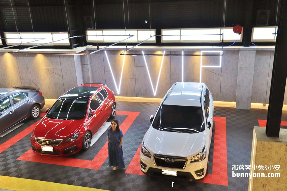 台中》一定要去！WIP GARAGE/COFFEE，F1電動車、親子遊戲室隨你玩，車聚好地方！