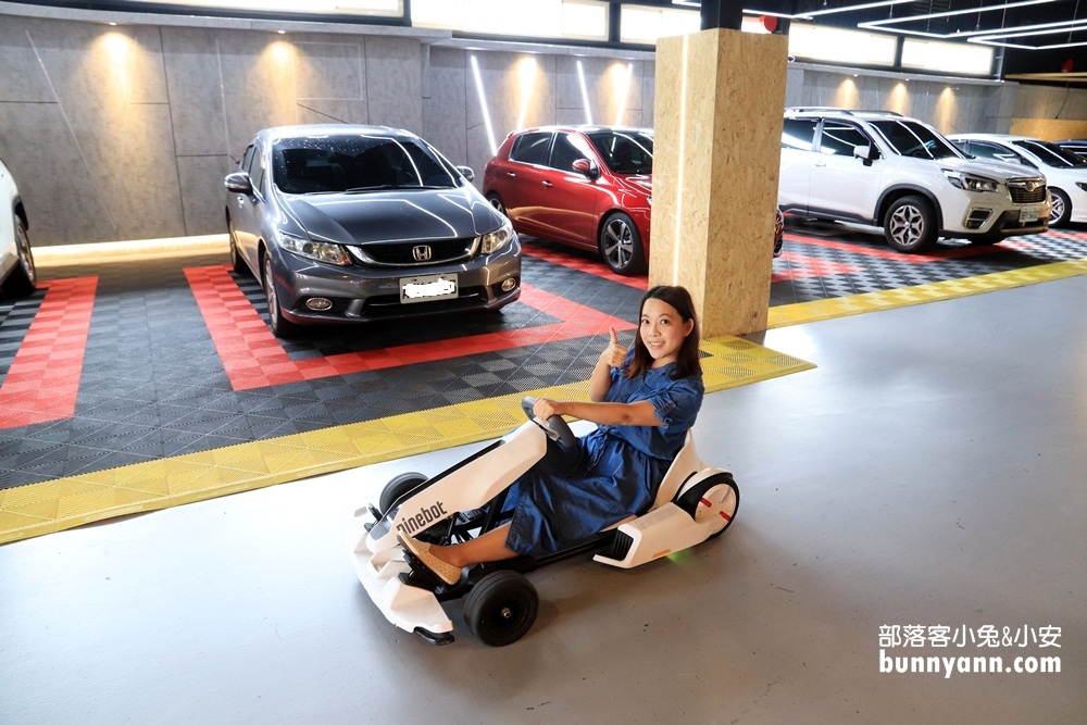 台中》一定要去！WIP GARAGE/COFFEE，F1電動車、親子遊戲室隨你玩，車聚好地方！