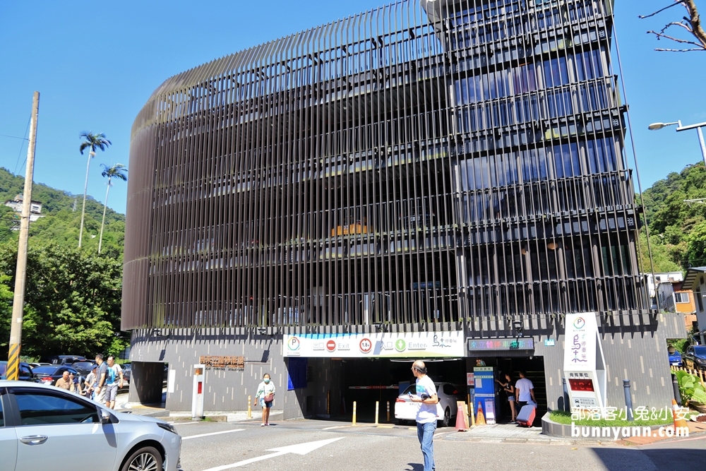 2025新北烏來景點一日遊，來去烏來老街吃美食搭台車賞瀑布