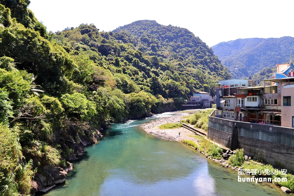 2025新北烏來景點一日遊，來去烏來老街吃美食搭台車賞瀑布