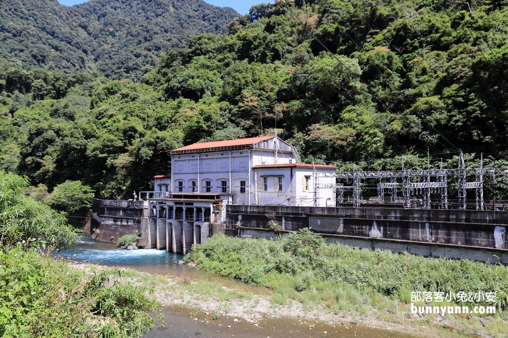 2025新北烏來景點一日遊，來去烏來老街吃美食搭台車賞瀑布
