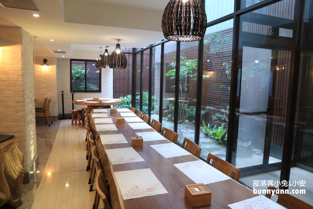 門口就是夜市！蘭桂坊花園酒店，逛夜市吃美食、飲料吧無限暢飲