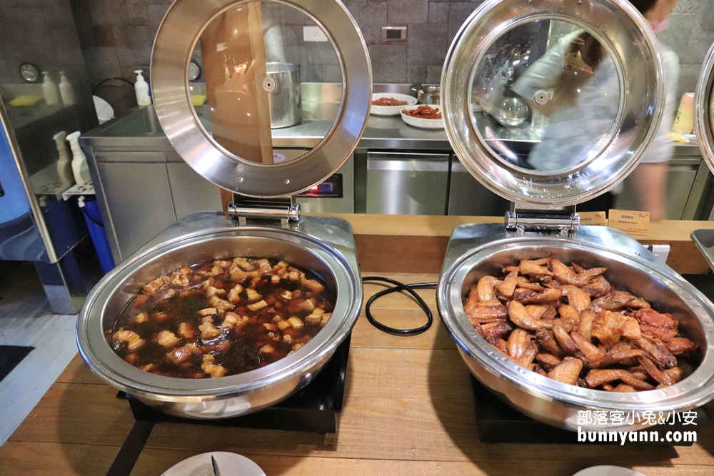 門口就是夜市！蘭桂坊花園酒店，逛夜市吃美食、飲料吧無限暢飲