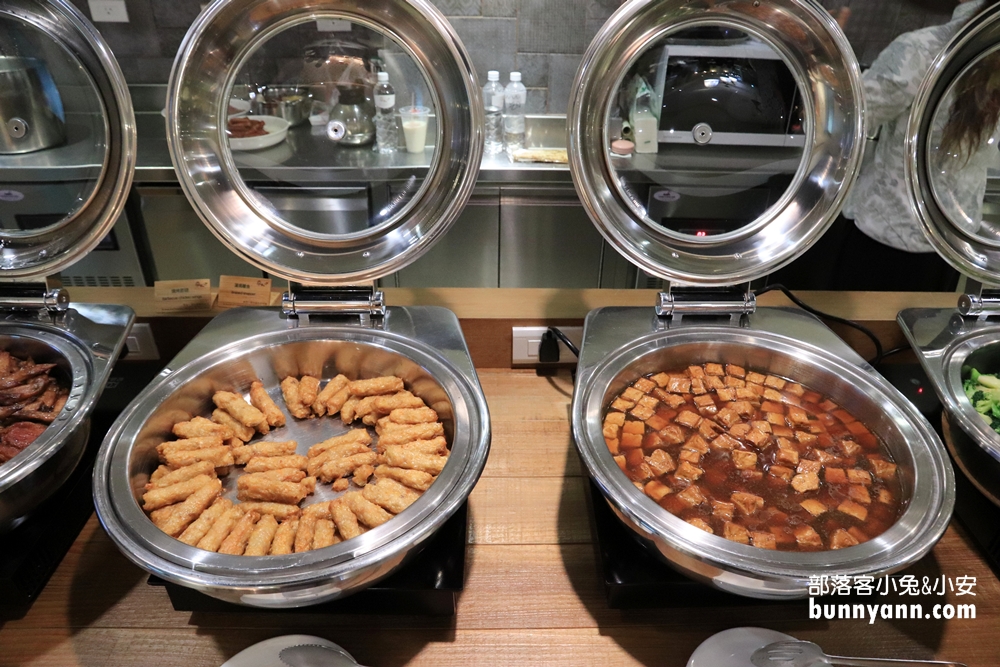 門口就是夜市！蘭桂坊花園酒店，逛夜市吃美食、飲料吧無限暢飲