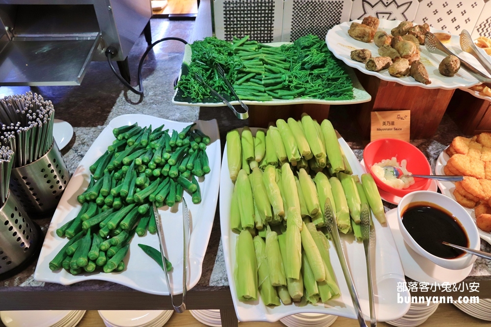門口就是夜市！蘭桂坊花園酒店，逛夜市吃美食、飲料吧無限暢飲