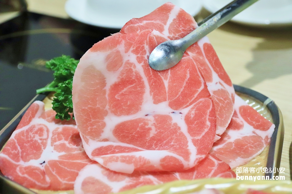 鍋泰山台中崇德店，森林系泰式口味鴛鴦鍋養刁你的味蕾