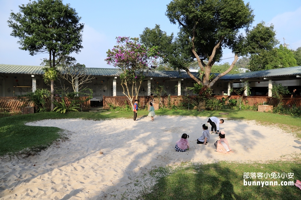 苗栗【雅聞香草植物工廠】暢遊玫瑰花園&哈比小屋隨你拍