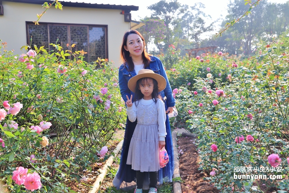 苗栗【雅聞香草植物工廠】暢遊玫瑰花園&哈比小屋隨你拍