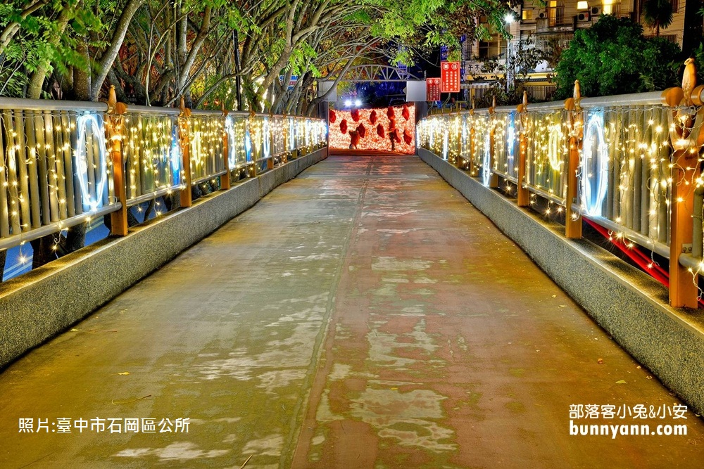 台中》有地方夜遊了！隱藏版石岡花漾藝術節燈展，浪漫玫瑰花牆、香榭大道，七大燈區好浪漫
