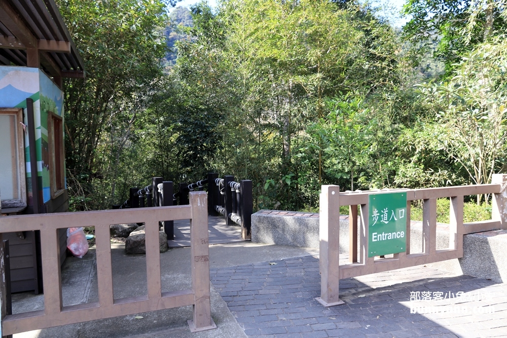 苗栗四十二份湧泉自然生態步道踏青去，翡翠綠湧泉超美的