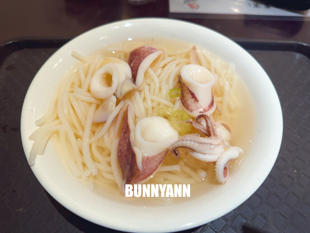 台南【邱家小卷米粉】新鮮小卷入口，谷歌評價４顆星，留言六千則排隊美食