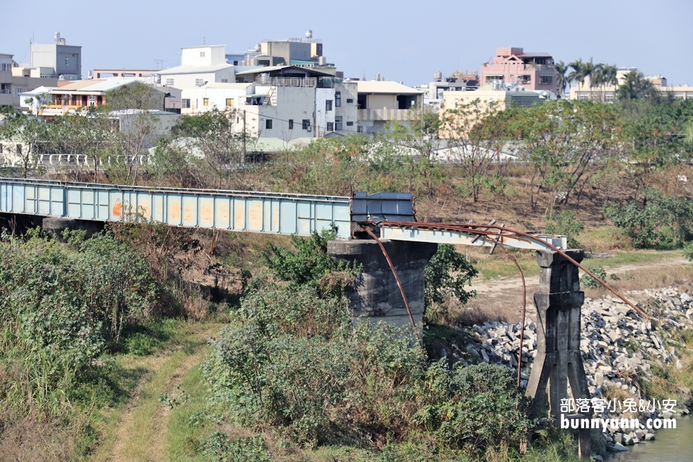 雲林》IG必收！北港女兒橋，充滿設計感天空之橋，眺望田野風光，河岸散步吹吹風