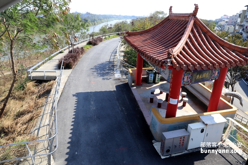雲林》IG必收！北港女兒橋，充滿設計感天空之橋，眺望田野風光，河岸散步吹吹風
