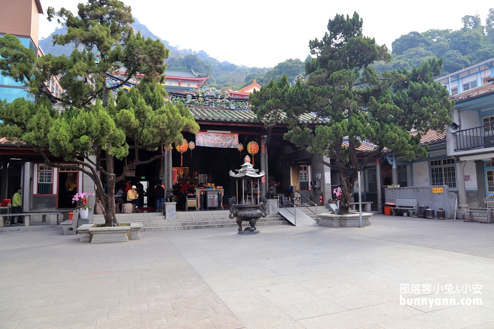關子嶺火山碧雲寺，免費飲用龍泉水，漫步天空步道，欣賞枕頭山美景
