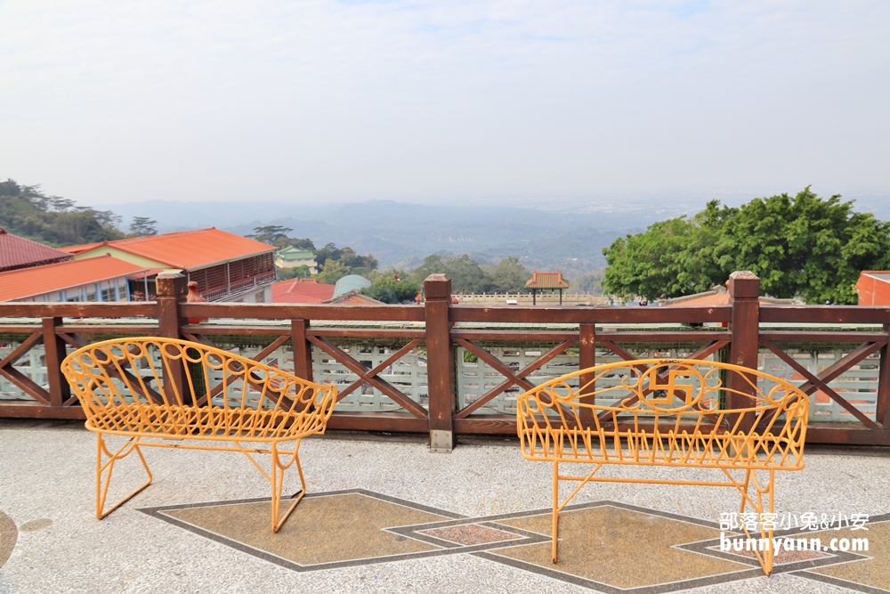 關子嶺火山碧雲寺，免費飲用龍泉水，漫步天空步道，欣賞枕頭山美景
