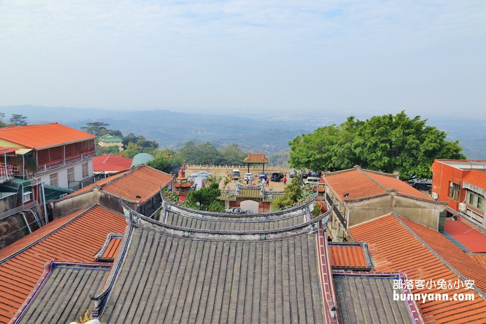 關子嶺火山碧雲寺，免費飲用龍泉水，漫步天空步道，欣賞枕頭山美景