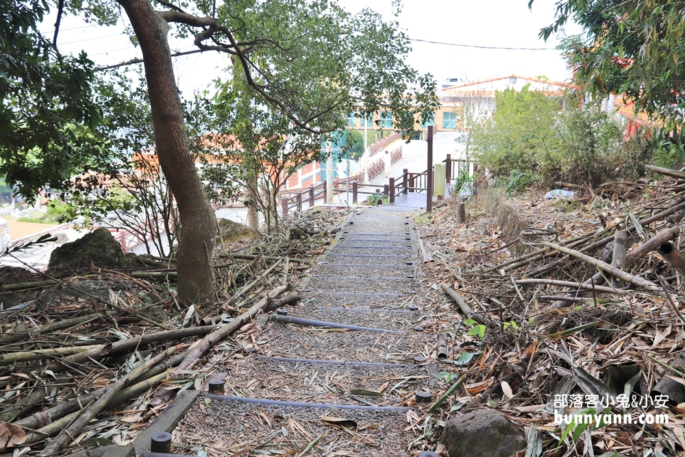 關子嶺火山碧雲寺，免費飲用龍泉水，漫步天空步道，欣賞枕頭山美景