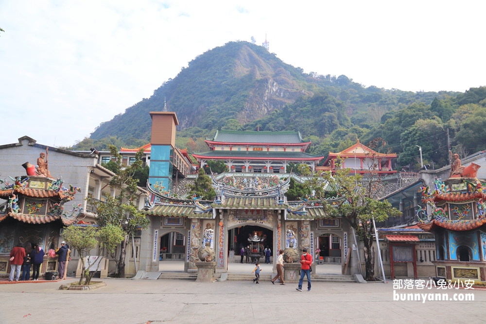 關子嶺火山碧雲寺，免費飲用龍泉水，漫步天空步道，欣賞枕頭山美景