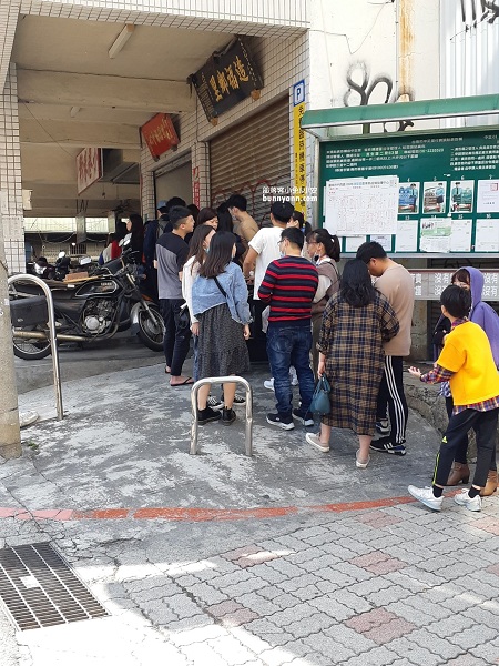 台南》銷魂米粉湯！邱家小卷米粉，新鮮小卷入口，谷歌評價４顆星，留言六千則排隊美食