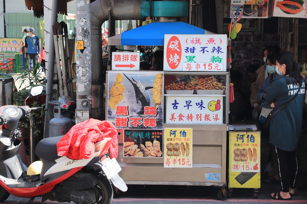台南》銷魂米粉湯！邱家小卷米粉，新鮮小卷入口，谷歌評價４顆星，留言六千則排隊美食
