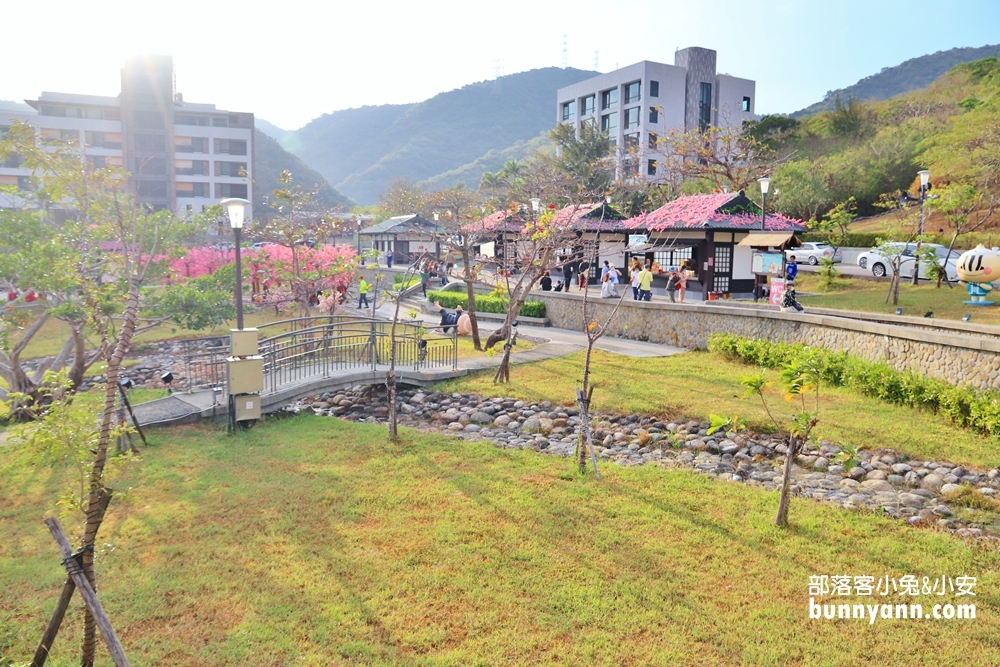 四重溪溫泉景點一日遊從泡腳公園及餵水豚玩到海邊美術館