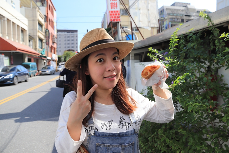 花蓮排隊美食》黃車炸彈蔥油餅，內外都酥軟的炸蔥油餅