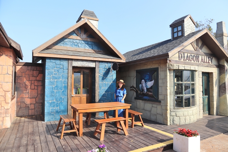 苗栗【綠意山莊】瞧見可愛的哈比屋、繽紛糖果屋、風車等豐富元素