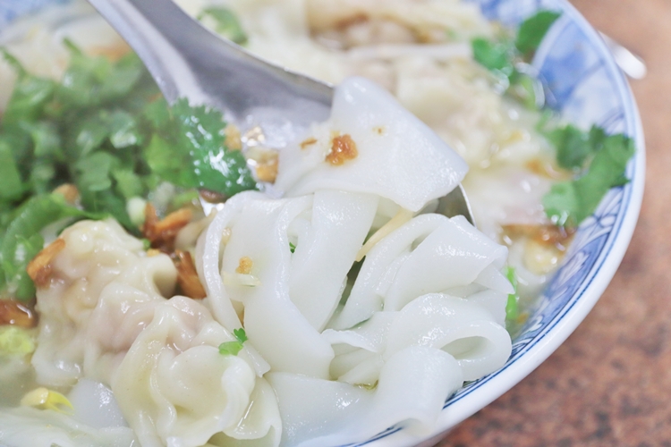 【苗栗美食】金榜麵館和賴新魁麵館，兩家都有好吃的客家粄條
