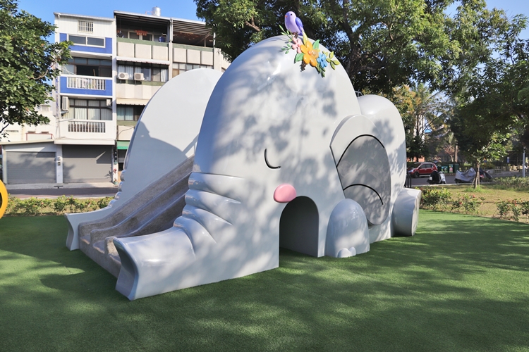 屏東勝利動物溜滑梯公園，可愛動物造型溜滑梯隨你玩