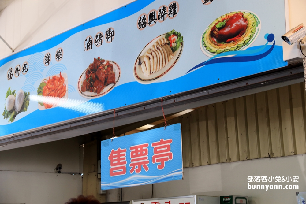 高雄在地人推薦》萬二小吃店，港邊平價海產店，東炒西炒每樣都好吃