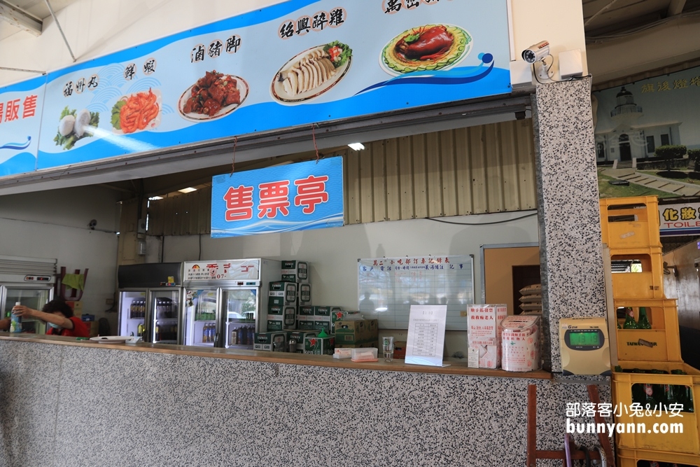 高雄在地人推薦》萬二小吃店，港邊平價海產店，東炒西炒每樣都好吃