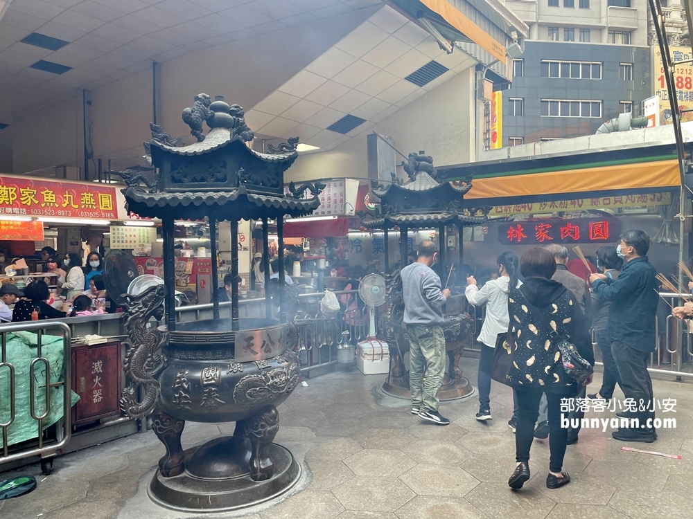 新竹城隍廟美食》精選10家城隍廟必吃推薦，從肉燥飯吃到雞蛋糕真滿足