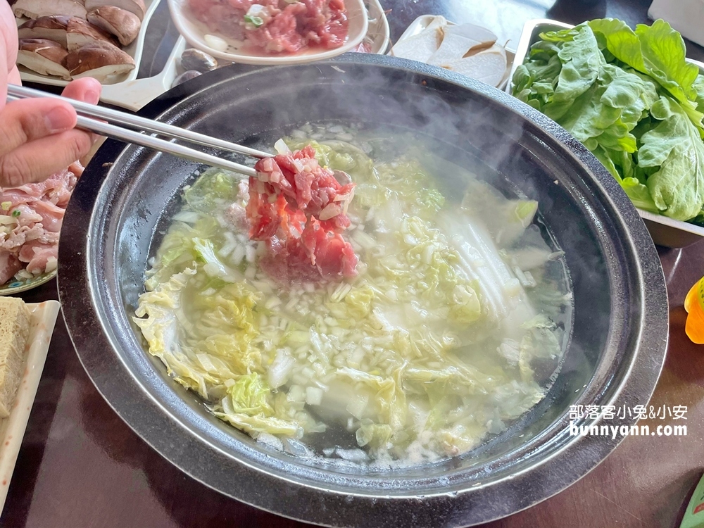 新北金山福緣火鍋平日也客滿，平價版石頭火鍋，還可順便加油