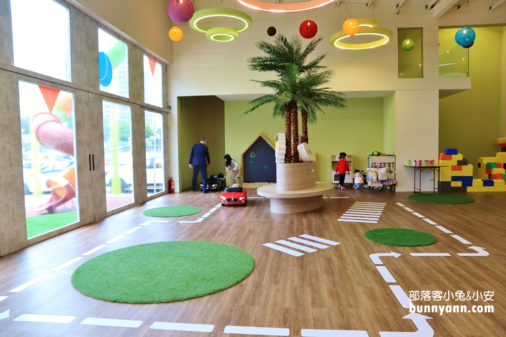 桃園》免費景點！經國特區快閃遛樂KID樂園，6米高溜滑梯、免費玩電動車超棒的！