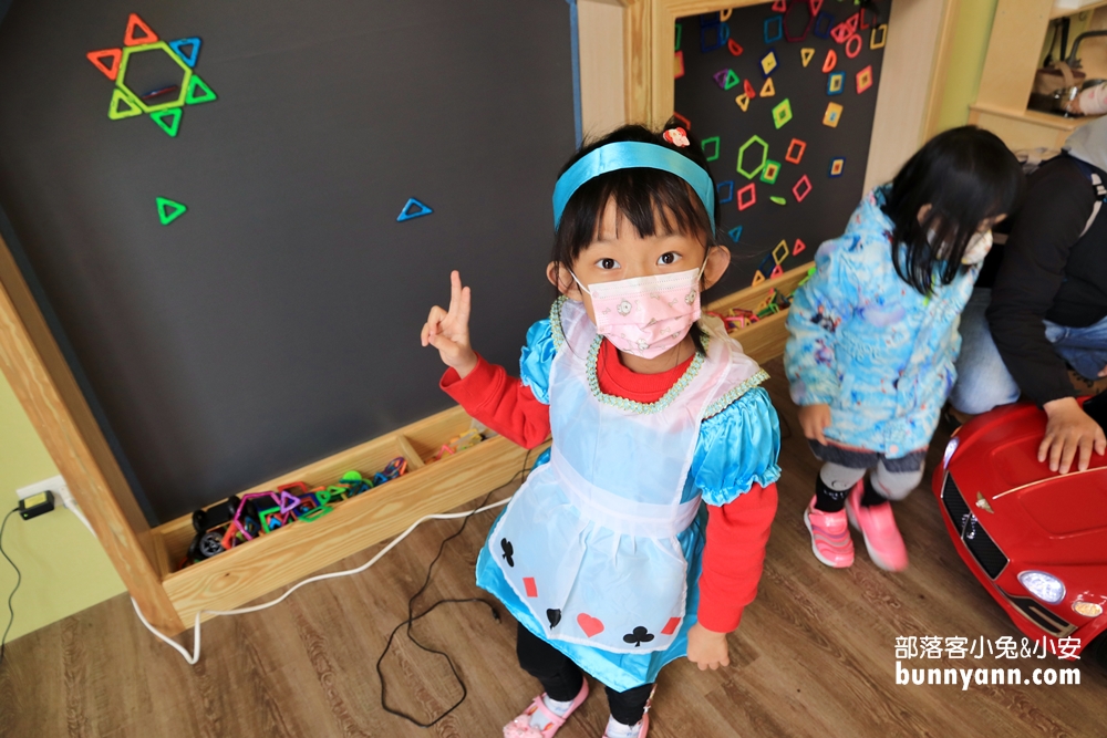 桃園》免費景點！經國特區快閃遛樂KID樂園，6米高溜滑梯、免費玩電動車超棒的！
