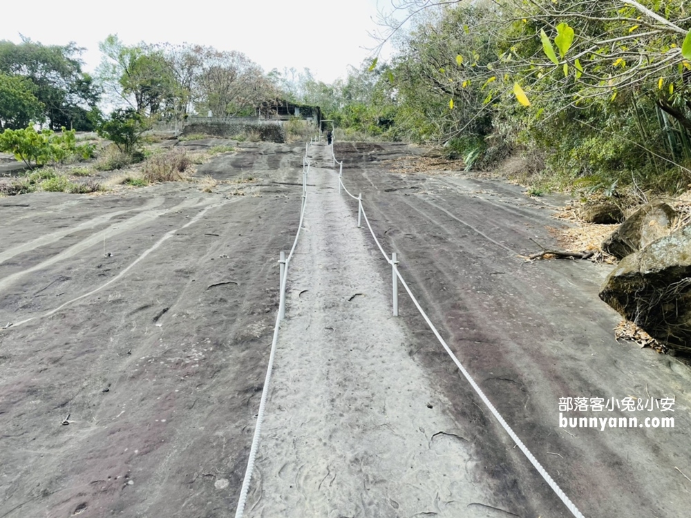 雲林》來當壁虎！草嶺峭壁雄風和小天梯，挑戰陡峭斜壁攻頂，漫遊草嶺十景之一