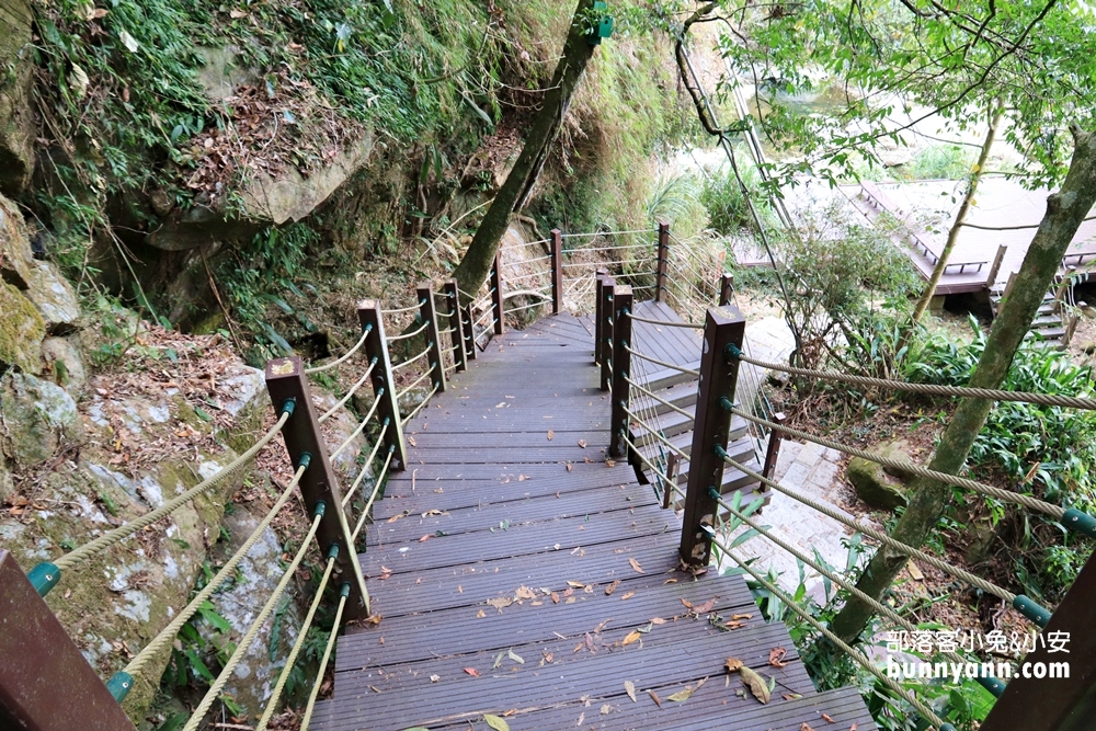 雲林草嶺私房》連心池瀑布，石壁仙谷壯麗河谷風貌旅遊指南
