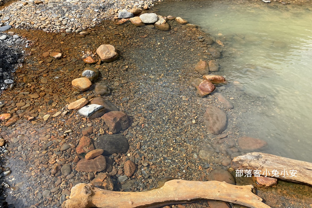 走路五分鐘可到的紅葉野溪溫泉，戶外咖必訪野溪牛奶湯浴!!