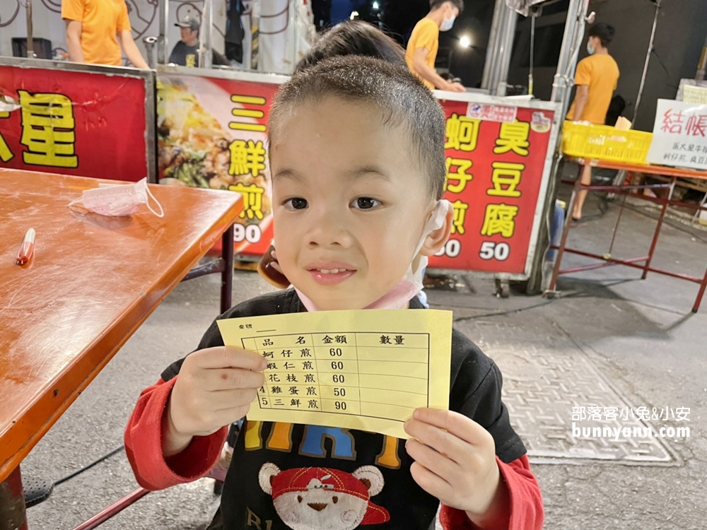 台東觀光夜市》推薦正氣路夜市美食攻略，阿鋐炸雞、烤肉刈包、蚵仔煎吃到爽