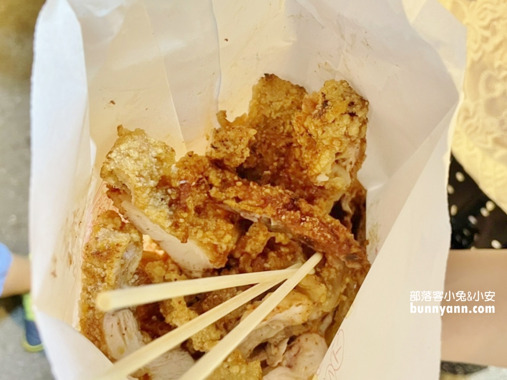 台東觀光夜市》推薦正氣路夜市美食攻略，阿鋐炸雞、烤肉刈包、蚵仔煎吃到爽