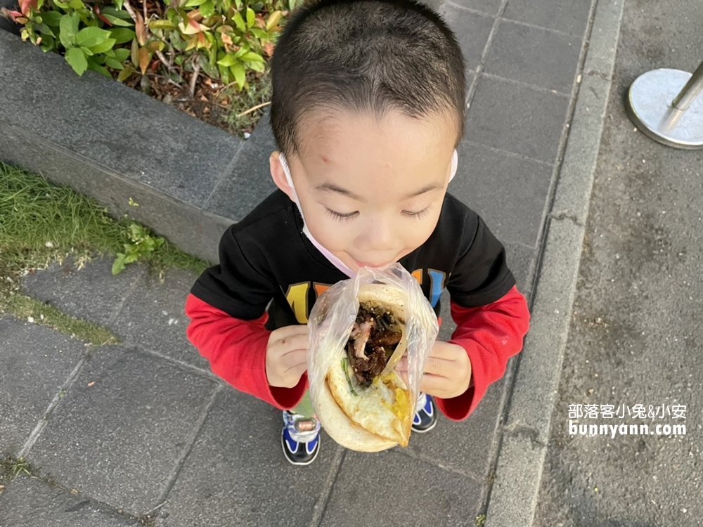 台東觀光夜市》推薦正氣路夜市美食攻略，阿鋐炸雞、烤肉刈包、蚵仔煎吃到爽