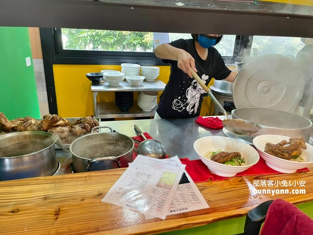 【哇哇哇大骨麵】比小孩手還粗的大骨麵，台東美食推薦