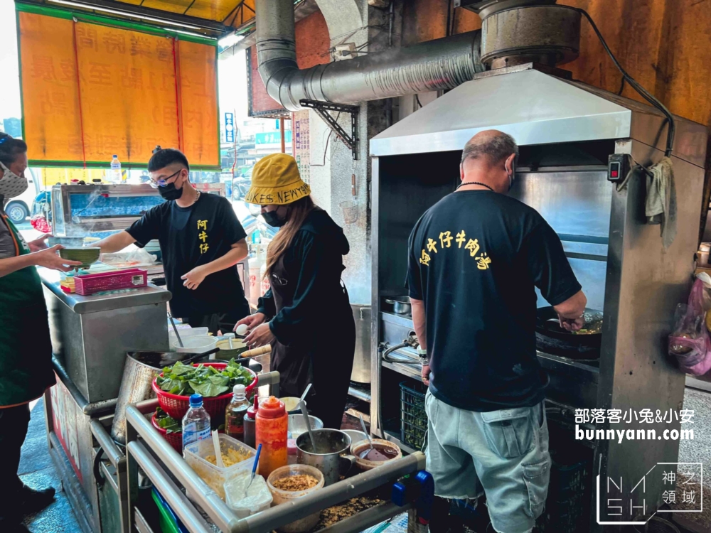 善化美食》阿牛仔牛肉湯，牛肉湯只賣100元，肉燥飯吃到飽超讚。
