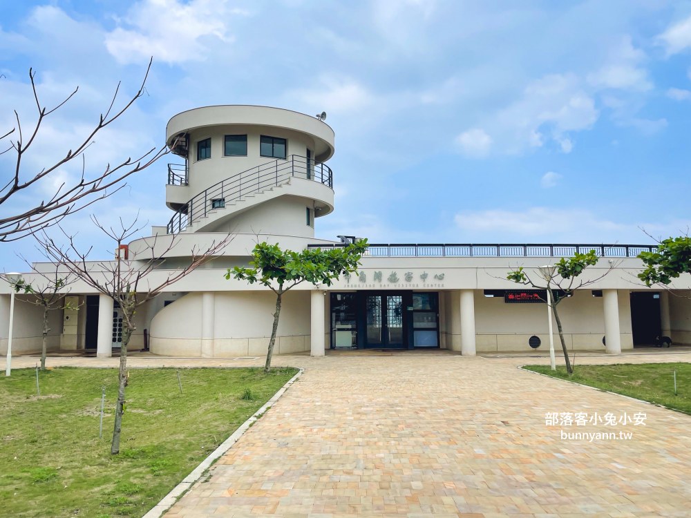 金山【中角灣】白天開放的沙灘，海景、衝浪和咖店店每個都精彩！