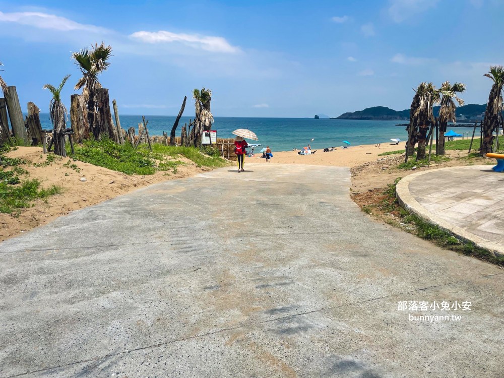 金山【中角灣】白天開放的沙灘，海景、衝浪和咖店店每個都精彩！