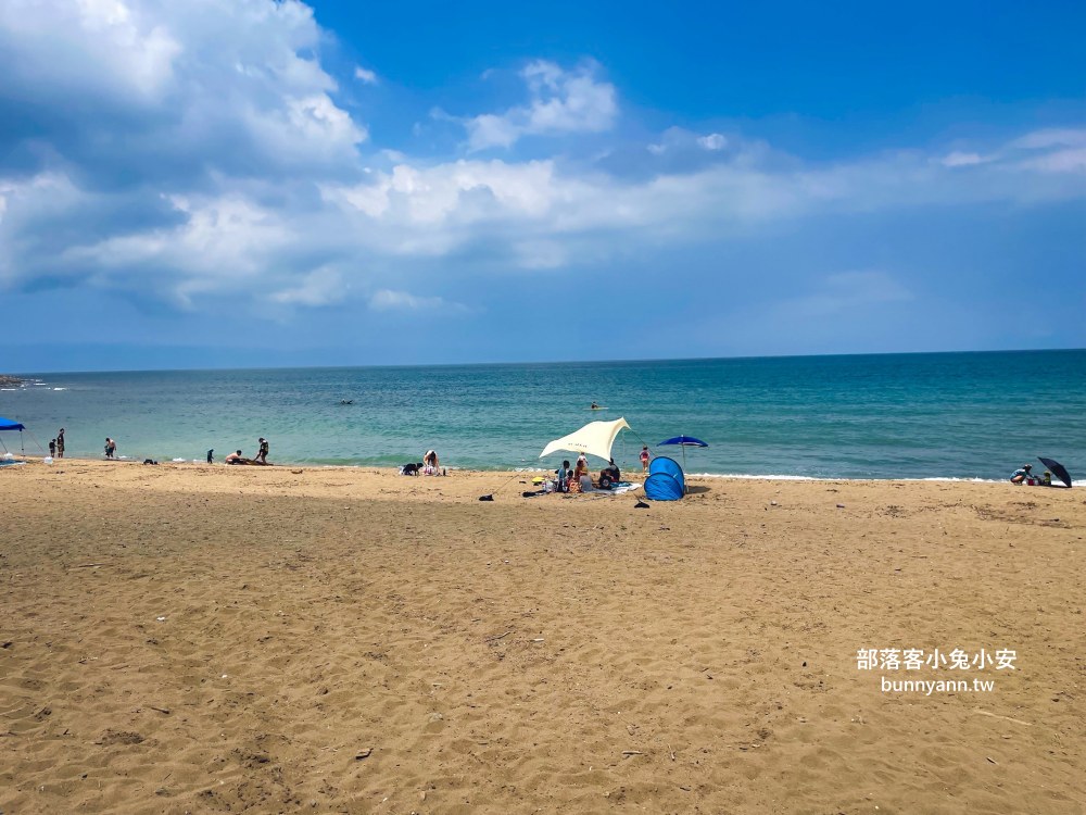 金山【中角灣】白天開放的沙灘，海景、衝浪和咖店店每個都精彩！