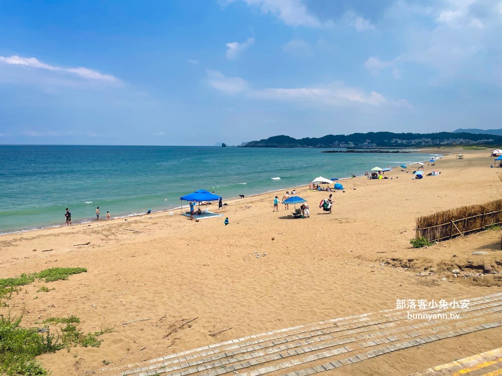 金山【中角灣】白天開放的沙灘，海景、衝浪和咖店店每個都精彩！