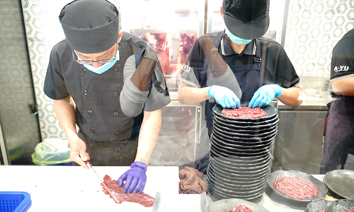 阿裕牛肉涮涮鍋崑崙店(阿裕牛肉湯二店)溫體牛肉配滷肉飯好吃。